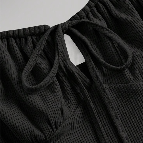 Black Backless Halter Bodycon Midi Dress - Picture 4 of 12